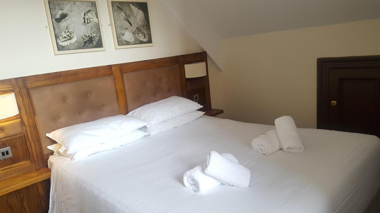 The Dolphin 3*